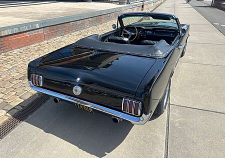 Ford Mustang GT V8 64 1/2