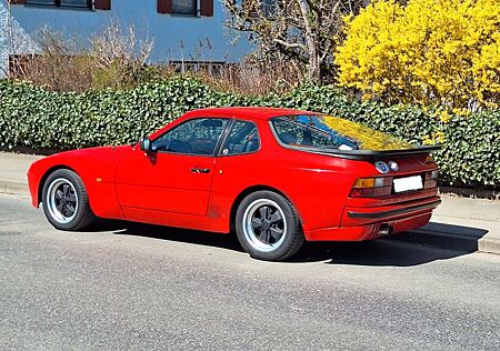 Porsche 944