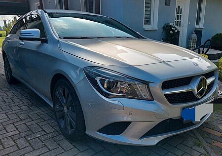 Mercedes-Benz CLA 220 Shooting Brake CLA 220 CDI DCT Orang...