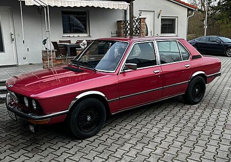 BMW 520 e12