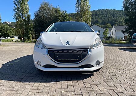 Peugeot 208 Style*Panorama Dach*Tmp*Alu*Tüv Neu