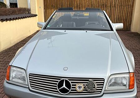 Mercedes-Benz 300 SL Cabrio inkl. Hardtop und "Galgen"