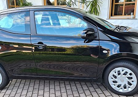 Toyota Aygo (X) Aygo (X) 1,0-l-VVT-i Team Deutschland Team D...