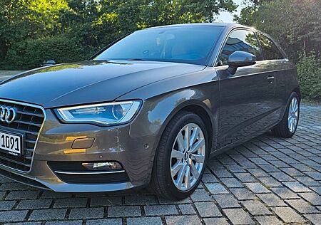 Audi A3 1.6 TDi Ambiente Xenon MMI+ SHZ TEMPO PDC