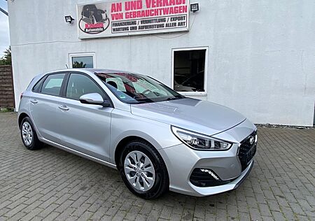 Hyundai i30 Select 1.6 CRDI / 5.türig / EURO-6/ Klima