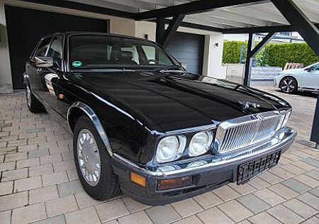 Jaguar XJ40