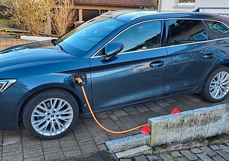 Seat Leon 1.4 e-HYBRID Xcellence DSG Sportstourer...
