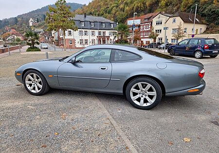 Jaguar XK8 Coupe -