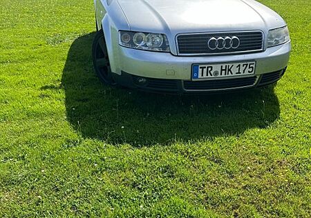 Audi A4 B6. 2.4 -Benziner