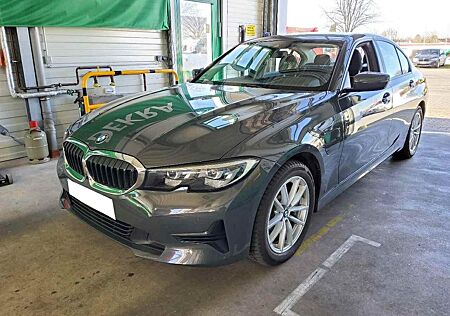 BMW 330e Advantage HEAD UP 1. Hand Kamera 360°