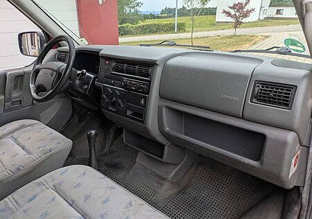 VW T4 Caravelle Volkswagen 2.5 TDI 75kW Standard