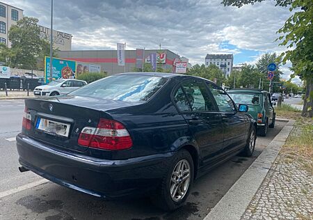 BMW 318i -