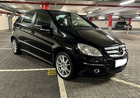 Mercedes-Benz B 180 BlueEFFICIENCY SPORTPAKET XENON~PDC~SHZ~