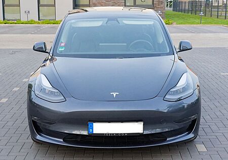 Tesla Model 3 Allradantrieb mit Dualmotor Long Ran...