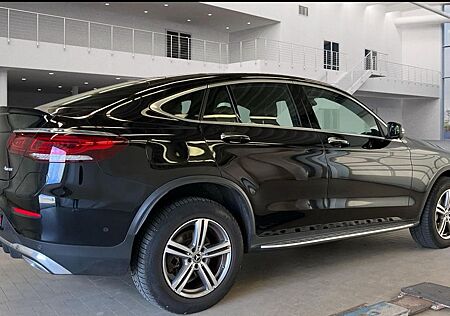 Mercedes-Benz GLC 300 e AMG Coupe 20*LED*360*Alcantara* Trittb