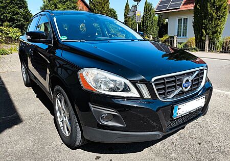 Volvo XC 60 XC60 D5 AWD - Garagenfahrzeug