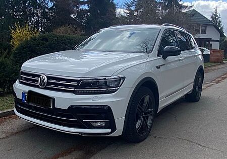 VW Tiguan Allspace Volkswagen R-Line 2.0 TSI DSG Allrad, Apple