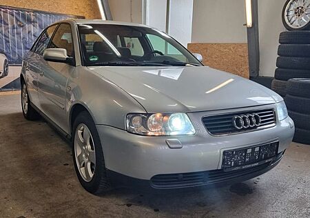 Audi A3 1.8 Ambition *Alcantara*Navi*Xenon*