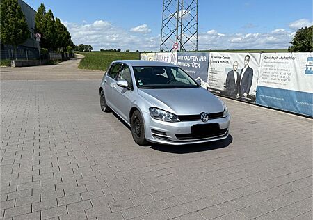 VW Golf Volkswagen VII Lim. Trendline BMT * Tüv Neu