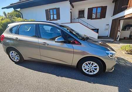 BMW 218i Active Tourer Advantage aus 1. Hand