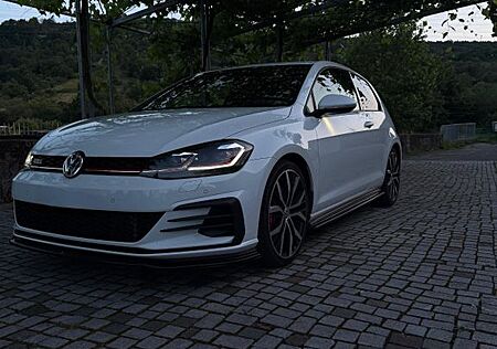 VW Golf Volkswagen 2.0 TSI DSG GTI Performance GTI Performance