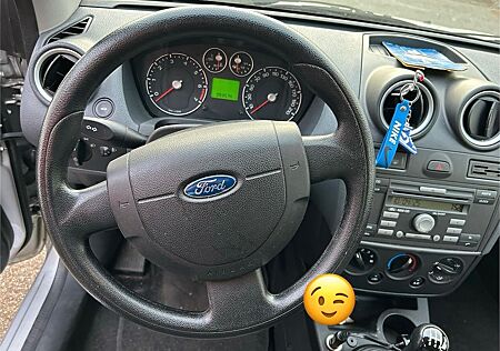 Ford Fiesta 1,4 16V Ambiente Ambiente