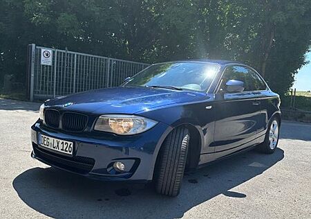 BMW 118d Coupé blau