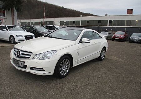 Mercedes-Benz E 200 Coupe CGI Blueefficiency-Navi/Kamera/Pano