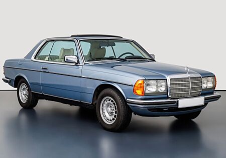 Mercedes-Benz 280 W123 CE