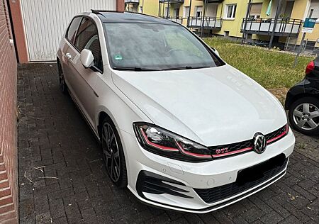 VW Golf Volkswagen 2.0 TSI DSG GTI Performance GTI Performance
