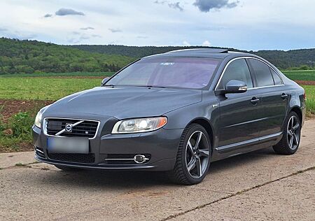 Volvo S80 V8 AWD LPG Gas TÜV NEU/ Bremsen vo/hi NEU