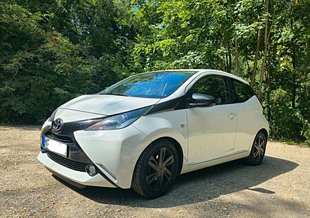 Toyota Aygo (X) Aygo (X) 1,0-l-VVT-i /Hu Neu/ Rückfahrkamera