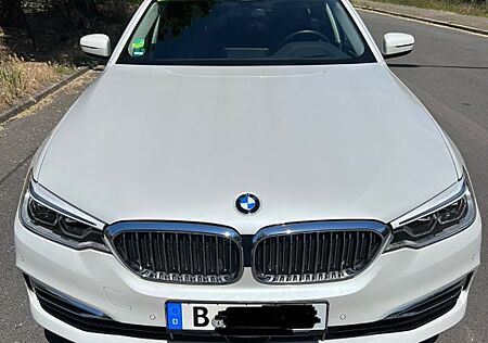 BMW 530d Touring-LuxuryLine-Stdh-Headup-Panorama