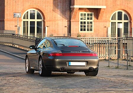 Porsche 996 Carrera 4S