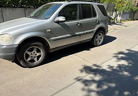 Mercedes-Benz ML 320 -
