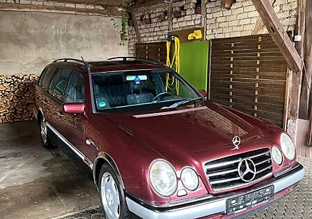 Mercedes-Benz E 200 T AVANTGARDE W210