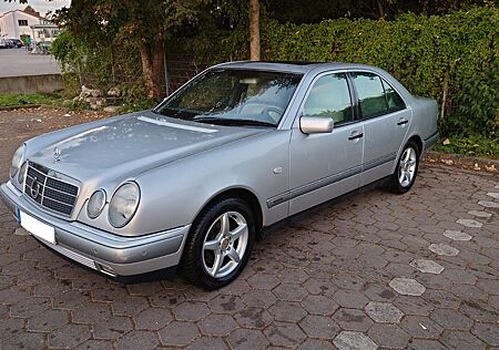 Mercedes-Benz E 240 Elegance - TÜV bis 07/2026