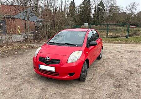 Toyota Yaris 1,0-l-VVT-i Sol