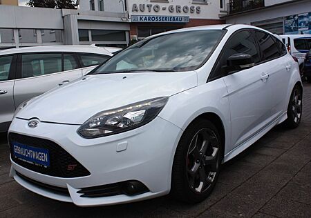 Ford Focus Lim. ST inkl. Garantie