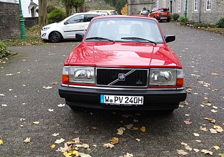 Volvo 240 Kombi restauriert H Zulassung 2 Schicht Lack