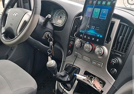 Hyundai H-1 Starex Grand