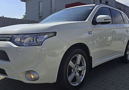 Mitsubishi Outlander PHEV Plus 4WD