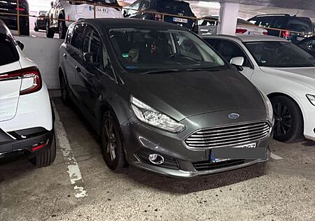 Ford S-Max 2,0 TDCi 110kW Titanium PowerShift Tit...