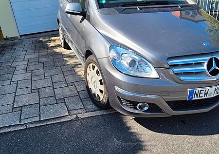 Mercedes-Benz B 180 NGT BlueEFFICIENCY -