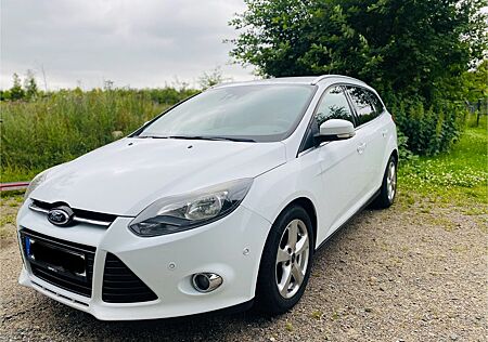 Ford Focus 2,0TDCi 85kW PowerShift Titanium Turni...