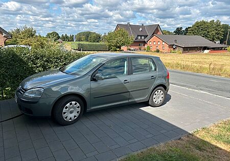 VW Golf Volkswagen 5 | Erstzulassung 09/2004 | 242.000 km
