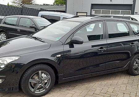 Hyundai i30 CW 1.6 CRDi Kombi.1Hand.Wenig 99.404Tkm.AHK