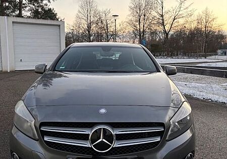 Mercedes-Benz A 180 BlueEFFICIENCY Style Style