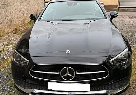 Mercedes-Benz E 200 - Cabriolet in schwarz