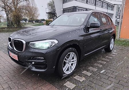 BMW X3 xDrive 20 d Leder Navi PDC 1"te Hand